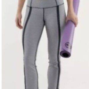 LULULEMON RARE Fabulous Fun Navy White Pants Leggings 8 Great Condition